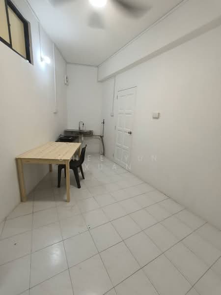 Sims 450 Centre, 450 Sims Avenue, Studio, 350 sqft, Walk-up Apartment For Rent, by Chee Yun Xuan, 500156669 - PropertyGuru.com.sg