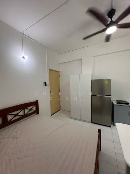 Sims 450 Centre, 450 Sims Avenue, 1 Bedroom, , Walk-up Apartment For Rent, by Chee Yun Xuan, 500156672 - PropertyGuru.com.sg