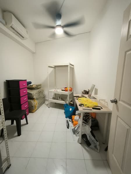 Sims 450 Centre, 450 Sims Avenue, 1 Bedroom, 100 sqft, Walk-up Apartment For Rent, by Chee Yun Xuan, 500156672 - Interior - PropertyGuru.com.sg