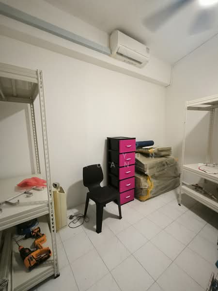 Sims 450 Centre, 450 Sims Avenue, 1 Bedroom, 100 sqft, Walk-up Apartment For Rent, by Chee Yun Xuan, 500156672 - Interior - PropertyGuru.com.sg