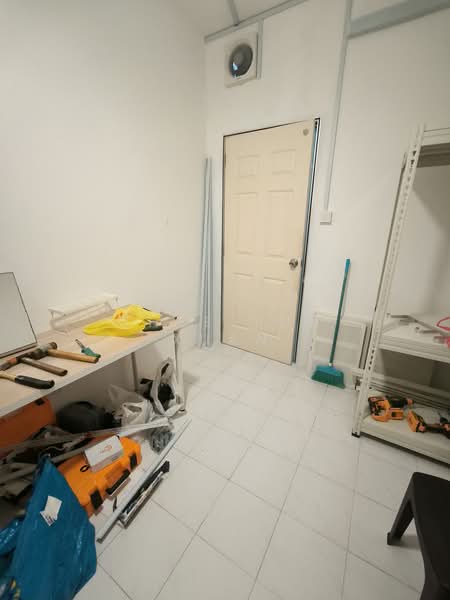 Sims 450 Centre, 450 Sims Avenue, 1 Bedroom, 100 sqft, Walk-up Apartment For Rent, by Chee Yun Xuan, 500156672 - Interior - PropertyGuru.com.sg