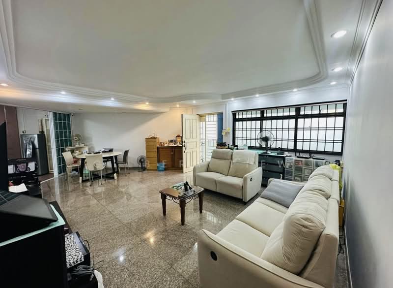 726 Tampines Street 71, 726 Tampines Street 71, 3 Bedrooms, 1,108 sqft, HDB Flat For Sale, by Gilbert Tiew, 500156682 - Living Room - PropertyGuru.com.sg