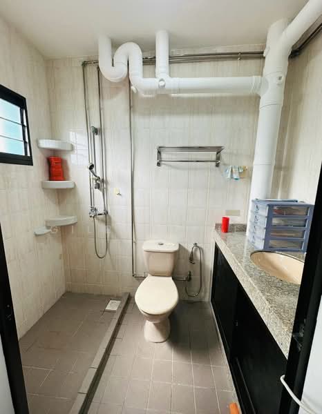 726 Tampines Street 71, 726 Tampines Street 71, 3 Bedrooms, 1,108 sqft, HDB Flat For Sale, by Gilbert Tiew, 500156682 - Bathroom - PropertyGuru.com.sg