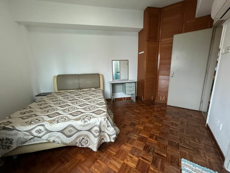The Regalia, 2 River Valley Close, 3 Bedrooms, 1,238 sqft, Condominium For Rent, by Raynard Lim, 500156696 - Bedroom - PropertyGuru.com.sg