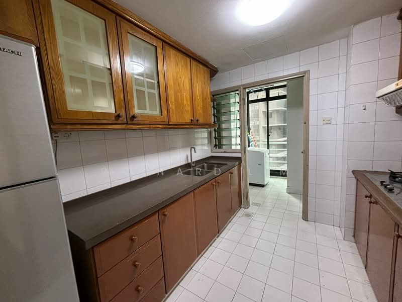 The Regalia, 2 River Valley Close, 3 Bedrooms, 1,238 sqft, Condominium For Rent, by Raynard Lim, 500156696 - Kitchen - PropertyGuru.com.sg