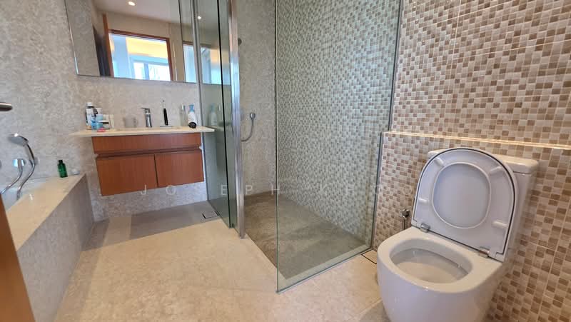 Skyline @ Orchard Boulevard, 23 Angullia Park, 2 Bedrooms, 1,744 sqft, Condominium For Rent, by Joseph Khoo, 500156710 - Master Bathroom - PropertyGuru.com.sg