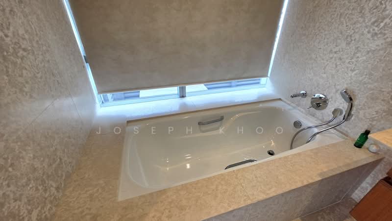Skyline @ Orchard Boulevard, 23 Angullia Park, 2 Bedrooms, 1,744 sqft, Condominium For Rent, by Joseph Khoo, 500156710 - Master Bathroom - PropertyGuru.com.sg