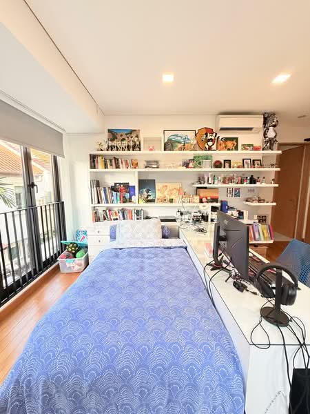 Super Rare Well Renovated Corner Terrace and Cul De Sac, Begonia Lane, 5 Bedrooms, 3,400 sqft, Terraced House For Sale, by Joy Toh, 500156726 - Bedroom - PropertyGuru.com.sg