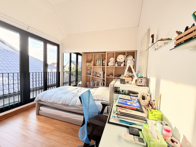 Super Rare Well Renovated Corner Terrace and Cul De Sac, Begonia Lane, 5 Bedrooms, 3,400 sqft, Terraced House For Sale, by Joy Toh, 500156726 - Bedroom - PropertyGuru.com.sg