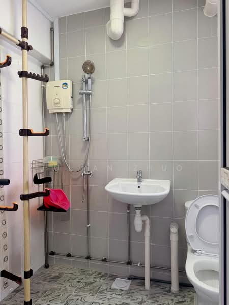 278 Yishun Street 22, 278 Yishun Street 22, 3 Bedrooms, 1,119 sqft, HDB Flat For Sale, by Julian Zhuo, 500156732 - Bathroom - PropertyGuru.com.sg