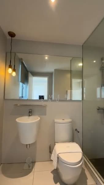 Lovely 2 bedrooms Apartment @ Paya Lebar, , 2 Bedrooms, 818 sqft, Apartment For Rent, by Homer Lau, 500156746 - Bathroom - PropertyGuru.com.sg