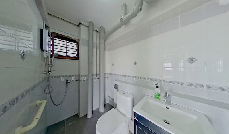 657A Jurong West Street 65, 657A Jurong West Street 65, 3 Bedrooms, 979 sqft, HDB Flat For Rent, by Sandy Hong, 500156762 - Bathroom - PropertyGuru.com.sg