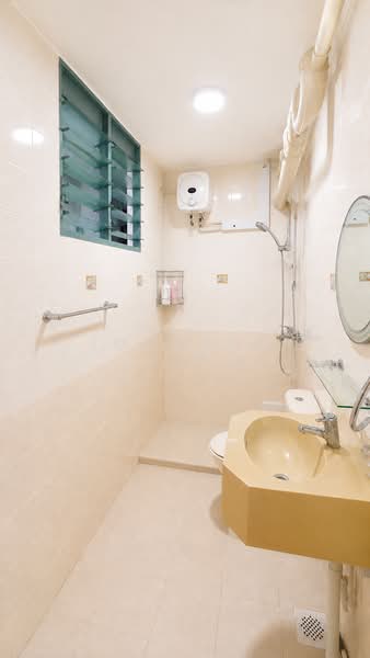 454 Choa Chu Kang Avenue 4, 454 Choa Chu Kang Avenue 4, 3 Bedrooms, 1,323 sqft, HDB Flat For Sale, by Johnson Lim, 500156773 - Bathroom - PropertyGuru.com.sg