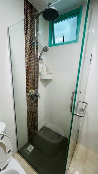 Hazel Park Condo, 15 Hazel Park Condo, Room Rental, 1,050 sqft, Condominium For Rent, by Sum, 500156777 - Bathroom - PropertyGuru.com.sg