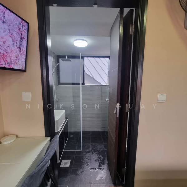 $5280/mth rent! Freehold Dual Key - Super High Rental Yield Condo, Buona Vista / West Coast / Clementi New Town, 2 Bedrooms, 721 sqft, Condominium For Sale, by Nickson Guay, 500156780 - Bathroom - PropertyGuru.com.sg