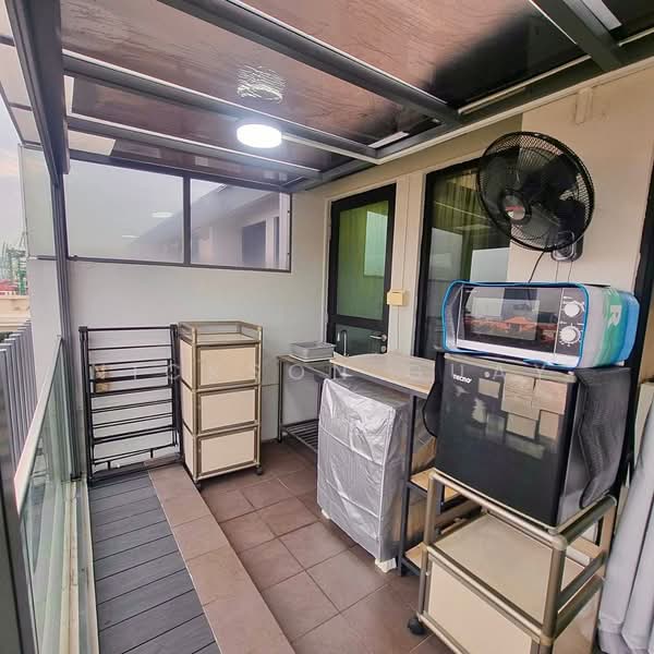 $5280/mth rent! Freehold Dual Key - Super High Rental Yield Condo, Buona Vista / West Coast / Clementi New Town, 2 Bedrooms, 721 sqft, Condominium For Sale, by Nickson Guay, 500156780 - Balcony - PropertyGuru.com.sg