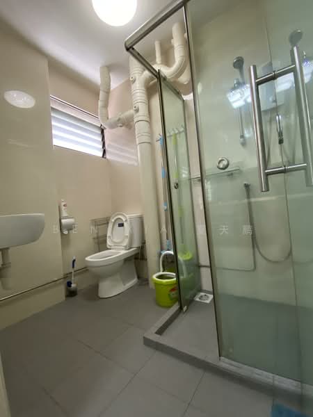 219A Jurong East Street 21, 219A Jurong East Street 21, 3 Bedrooms, 1,270 sqft, HDB Flat For Sale, by Ben XIA 夏天鹏, 500156781 - Bathroom - PropertyGuru.com.sg