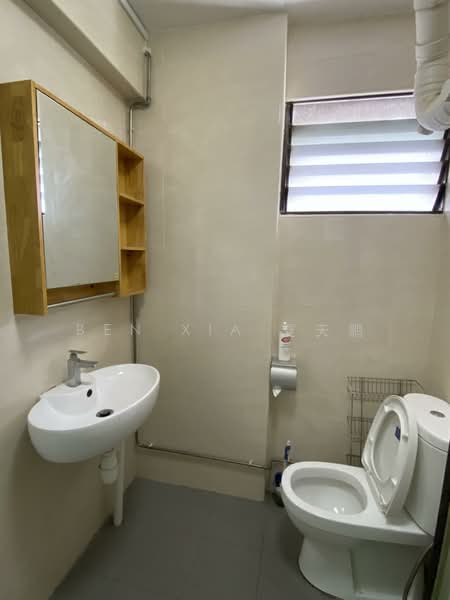 219A Jurong East Street 21, 219A Jurong East Street 21, 3 Bedrooms, 1,270 sqft, HDB Flat For Sale, by Ben XIA 夏天鹏, 500156781 - Bathroom - PropertyGuru.com.sg