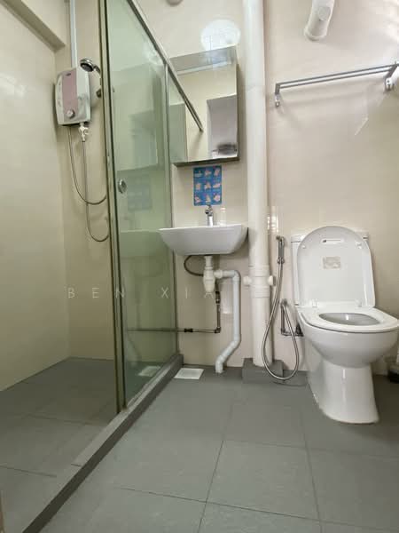 219A Jurong East Street 21, 219A Jurong East Street 21, 3 Bedrooms, 1,270 sqft, HDB Flat For Sale, by Ben XIA 夏天鹏, 500156781 - Bathroom - PropertyGuru.com.sg