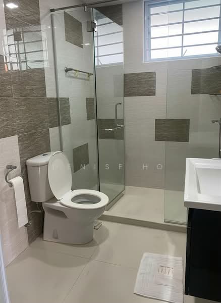 Jalan Sentosa, , 4 Bedrooms, 4,800 sqft, Detached House For Sale, by Denise Ho, 500156784 - Bathroom - PropertyGuru.com.sg