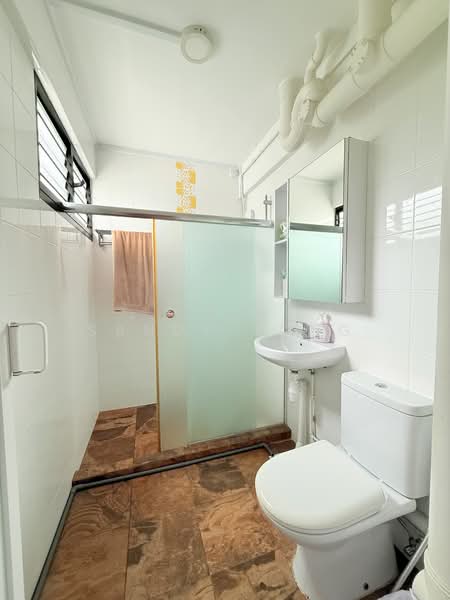 616 Hougang Avenue 8, 616 Hougang Avenue 8, 3 Bedrooms, 1,302 sqft, HDB Flat For Sale, by Sandy Yong, 500156793 - Master Bathroom - PropertyGuru.com.sg