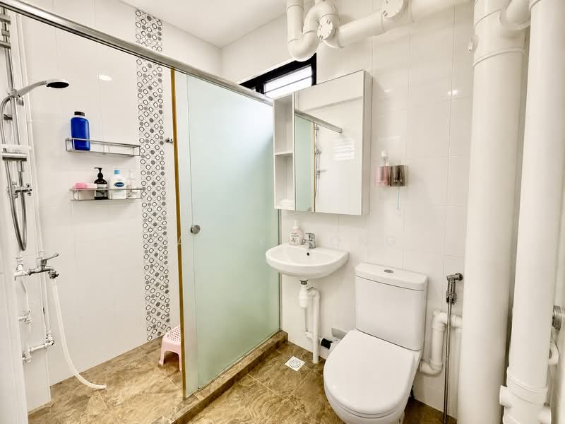 616 Hougang Avenue 8, 616 Hougang Avenue 8, 3 Bedrooms, 1,302 sqft, HDB Flat For Sale, by Sandy Yong, 500156793 - Bathroom - PropertyGuru.com.sg