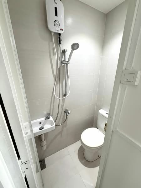 Westwood Residences EC, 196 Westwood Avenue, Room Rental, 100 sqft, Condominium For Rent, by Sean Ong, 500156801 - Bathroom - PropertyGuru.com.sg