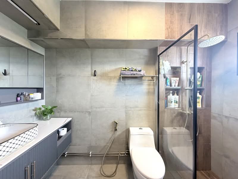 450 Bukit Panjang Ring Road, 450 Bukit Panjang Ring Road, 4 Bedrooms, 1,292 sqft, HDB Flat For Sale, by Karen Cheng, 500156802 - Bathroom - PropertyGuru.com.sg