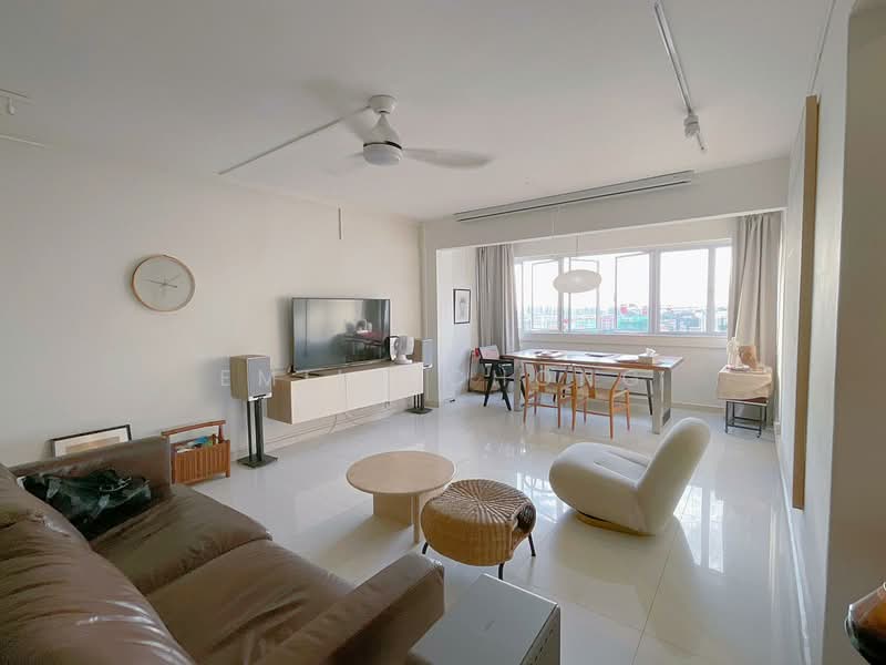 725 Ang Mo Kio Avenue 6, 725 Ang Mo Kio Avenue 6, 3 Bedrooms, 1,281 sqft, HDB Flat For Sale, by Emily Chong, 500156811 - Living Room - PropertyGuru.com.sg