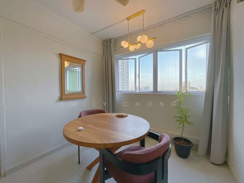 725 Ang Mo Kio Avenue 6, 725 Ang Mo Kio Avenue 6, 3 Bedrooms, 1,281 sqft, HDB Flat For Sale, by Emily Chong, 500156811 - Dining Room - PropertyGuru.com.sg