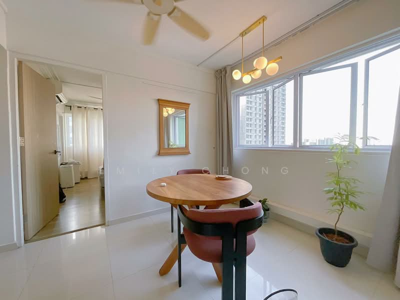 725 Ang Mo Kio Avenue 6, 725 Ang Mo Kio Avenue 6, 3 Bedrooms, 1,281 sqft, HDB Flat For Sale, by Emily Chong, 500156811 - Dining Room - PropertyGuru.com.sg