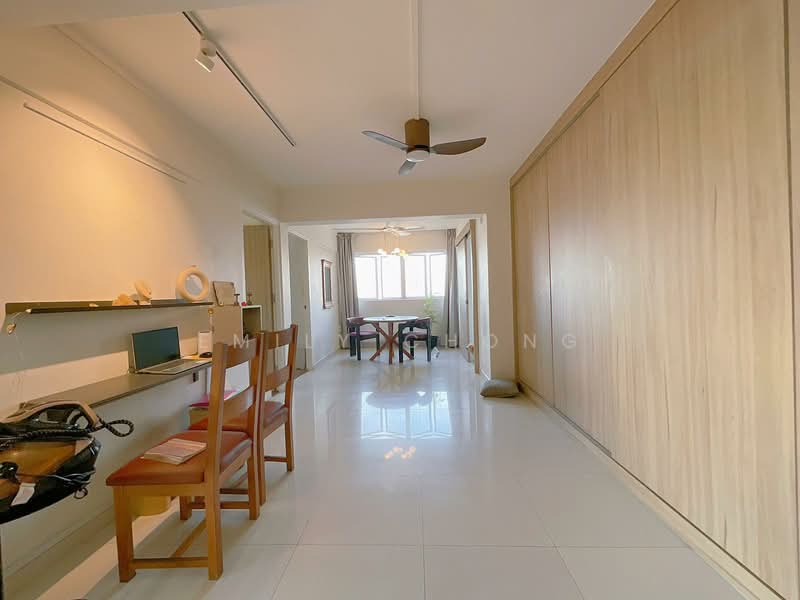 725 Ang Mo Kio Avenue 6, 725 Ang Mo Kio Avenue 6, 3 Bedrooms, 1,281 sqft, HDB Flat For Sale, by Emily Chong, 500156811 - Living Room - PropertyGuru.com.sg