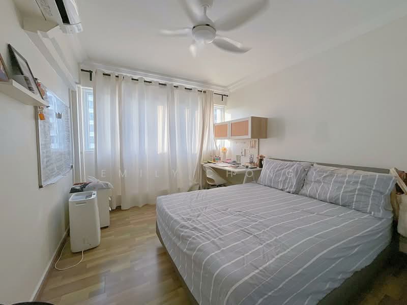 725 Ang Mo Kio Avenue 6, 725 Ang Mo Kio Avenue 6, 3 Bedrooms, 1,281 sqft, HDB Flat For Sale, by Emily Chong, 500156811 - Bedroom - PropertyGuru.com.sg