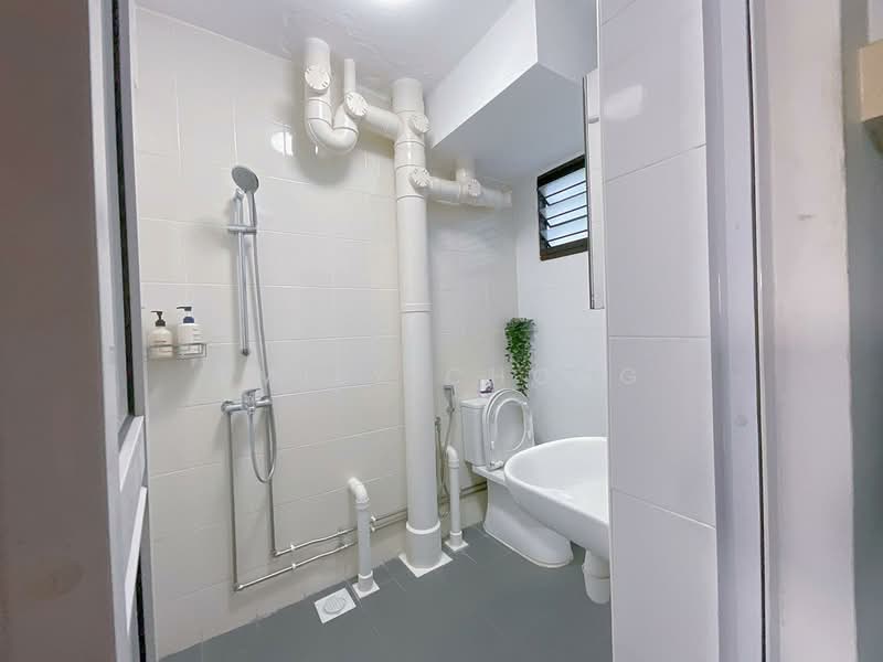 725 Ang Mo Kio Avenue 6, 725 Ang Mo Kio Avenue 6, 3 Bedrooms, 1,281 sqft, HDB Flat For Sale, by Emily Chong, 500156811 - Bathroom - PropertyGuru.com.sg