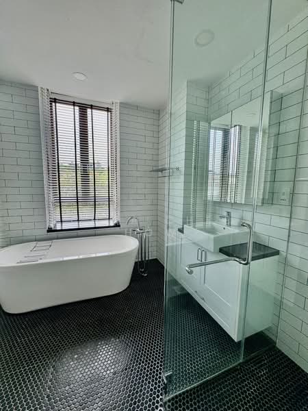 Sunset Way Estate, , 6 Bedrooms, 5,200 sqft, Semi-Detached House For Rent, by Chua Chee How, 500156825 - Bathroom - PropertyGuru.com.sg