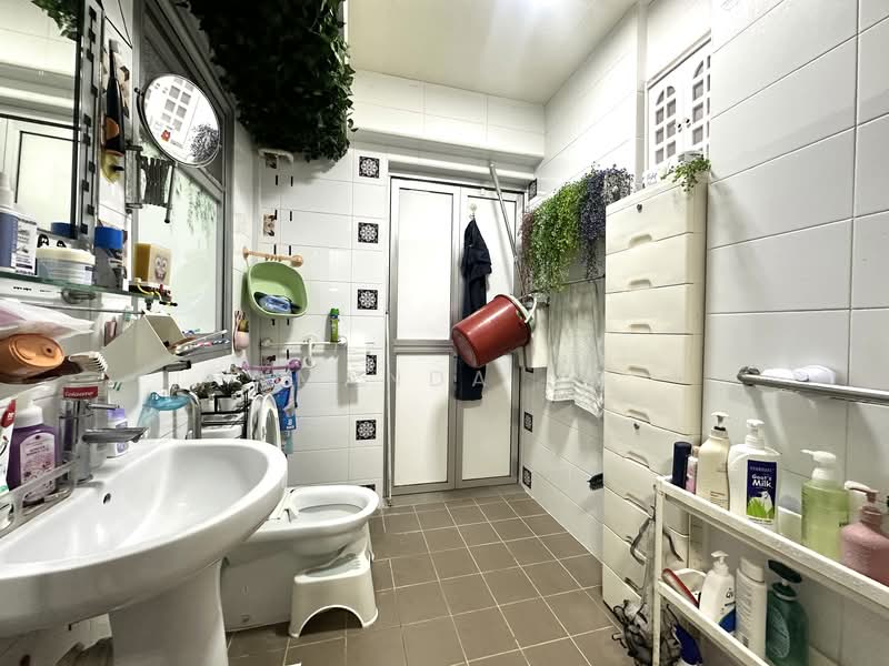 441A Bukit Batok West Avenue 8, 441A Bukit Batok West Avenue 8, Studio, 484 sqft, HDB Flat For Sale, by Amanda Ng, 500156831 - Bathroom - PropertyGuru.com.sg