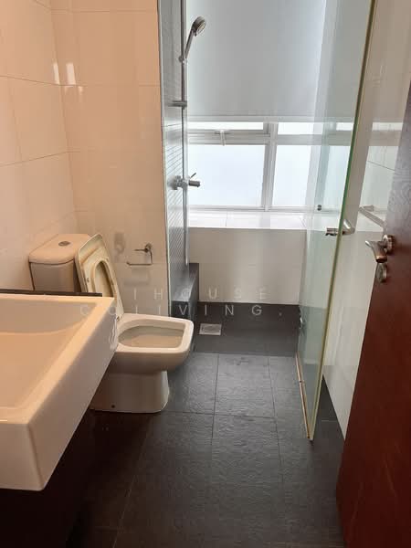 The Parc Condominium, 3 West Coast Walk, Room Rental, 100 sqft, Condominium For Rent, by Hilda, 500156836 - Bathroom - PropertyGuru.com.sg