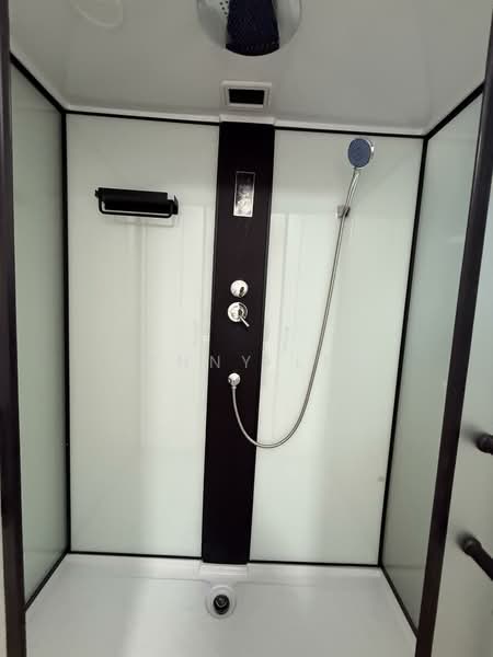 WESTWOOD CRESCENT, , Room Rental, 270 sqft, Terraced House For Rent, by Jenny Lee, 500156848 - Bathroom - PropertyGuru.com.sg