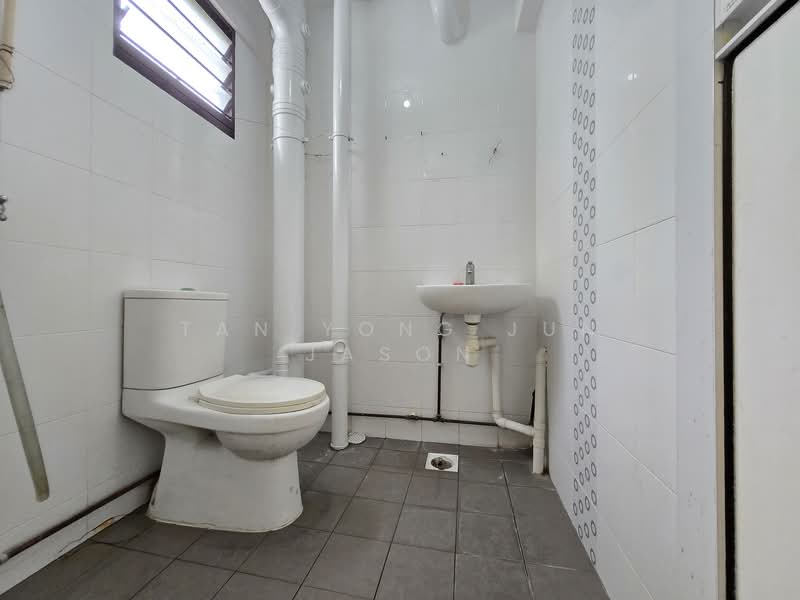 215 Jurong East Street 21, 215 Jurong East Street 21, 2 Bedrooms, 883 sqft, HDB Flat For Sale, by Tan Yong Jun Jason, 500156850 - PropertyGuru.com.sg