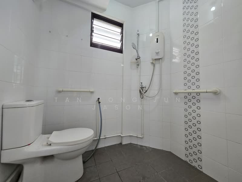 215 Jurong East Street 21, 215 Jurong East Street 21, 2 Bedrooms, 883 sqft, HDB Flat For Sale, by Tan Yong Jun Jason, 500156850 - PropertyGuru.com.sg