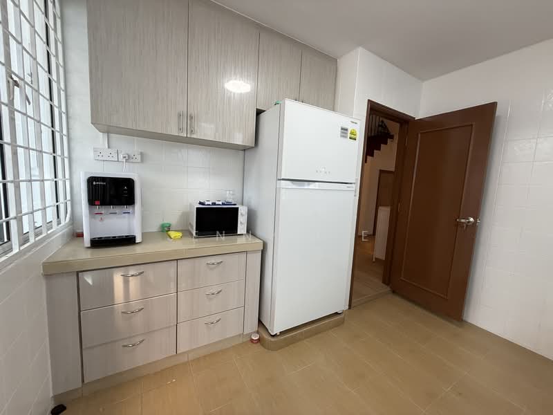 WESTWOOD CRESCENT, , Room Rental, 90 sqft, Terraced House For Rent, by Jenny Lee, 500156854 - Kitchen - PropertyGuru.com.sg