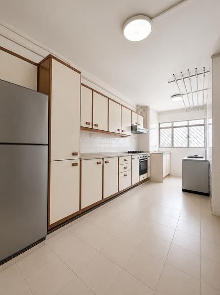 416 Bukit Batok West Avenue 4, 416 Bukit Batok West Avenue 4, 2 Bedrooms, 786 sqft, HDB Flat For Sale, by Nikki B., 500156859 - Kitchen - PropertyGuru.com.sg