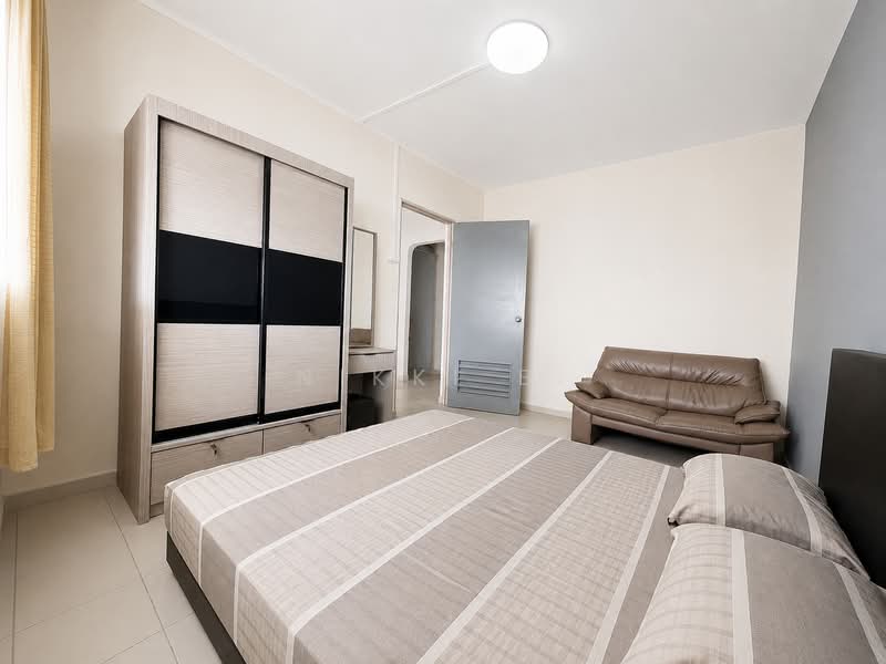 416 Bukit Batok West Avenue 4, 416 Bukit Batok West Avenue 4, 2 Bedrooms, 786 sqft, HDB Flat For Sale, by Nikki B., 500156859 - Bedroom - PropertyGuru.com.sg