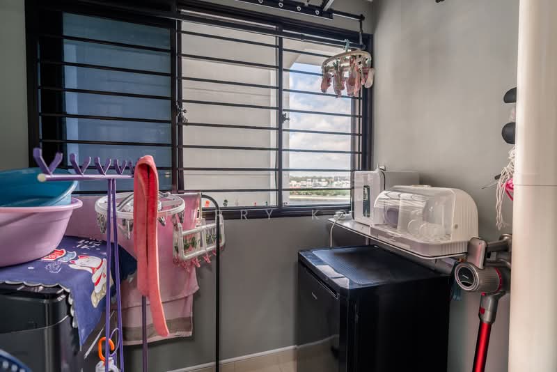 420B Northshore Drive, 420B Northshore Drive, 3 Bedrooms, 1,012 sqft, HDB Flat For Sale, by Perry Koh, 500156861 - Balcony - PropertyGuru.com.sg