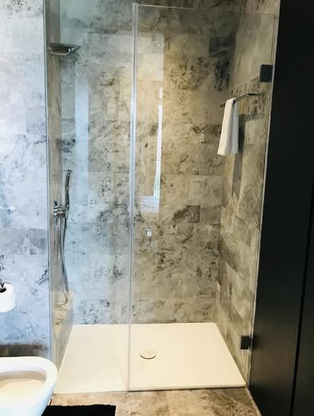 OUE Twin Peaks, 33 Leonie Hill Road, 1 Bedroom, 571 sqft, Condominium For Sale, by Paulynn Tay, 500156862 - Bathroom - PropertyGuru.com.sg