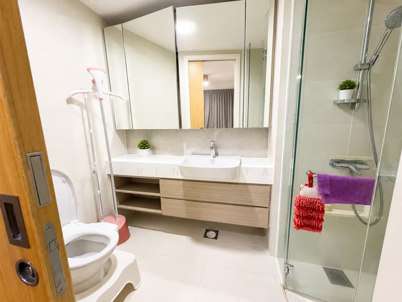 The Lakefront Residences, 48 Lakeside Drive, 2 Bedrooms, 990 sqft, Condominium For Sale, by Terence Tan, 500156884 - Bathroom - PropertyGuru.com.sg