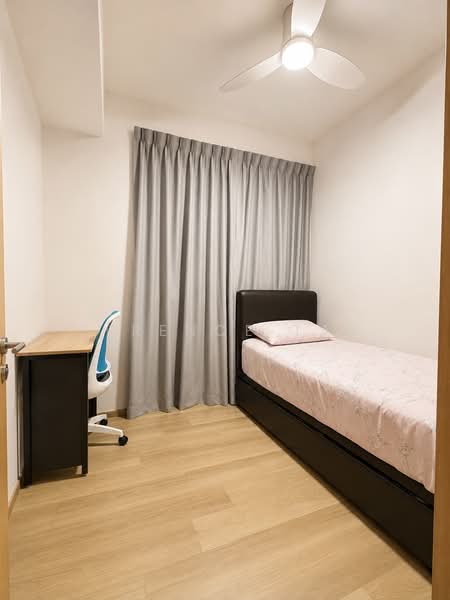 The Lakefront Residences, 48 Lakeside Drive, 2 Bedrooms, 990 sqft, Condominium For Sale, by Terence Tan, 500156884 - Bedroom - PropertyGuru.com.sg