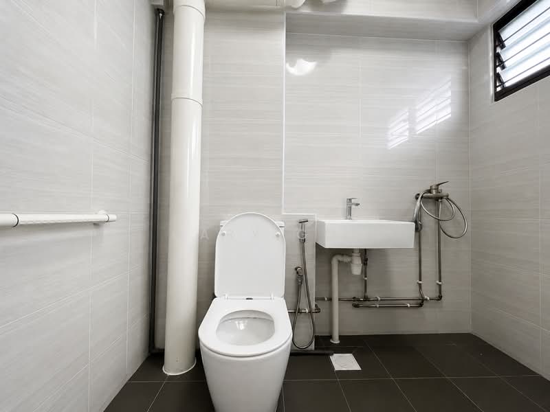 126 Pasir Ris Street 11, 126 Pasir Ris Street 11, 3 Bedrooms, 1,130 sqft, HDB Flat For Sale, by Gary Goh, 500156889 - Bathroom - PropertyGuru.com.sg
