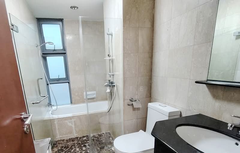 The Madeira, 50 Bukit Batok Street 31, Room Rental, 200 sqft, Condominium For Rent, by Charlotte Lin, 500156890 - Bathroom - PropertyGuru.com.sg