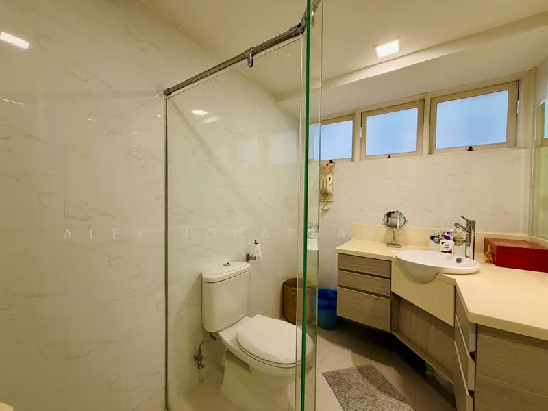 Serangoon Garden Estate, Bloxhome Drive, 5 Bedrooms, 5,000 sqft, Semi-Detached House For Sale, by Alex Jonathan Tay, 500156909 - Bathroom - PropertyGuru.com.sg